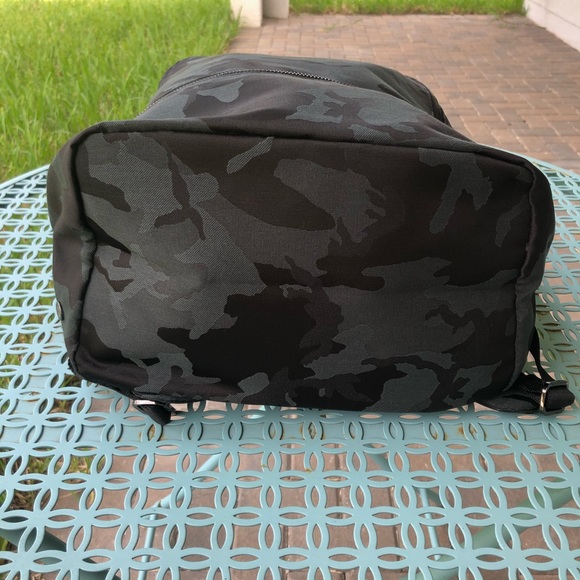 Sold Lululemon City Adventurer Backpack 17L - Camo - Picture 8 of 12